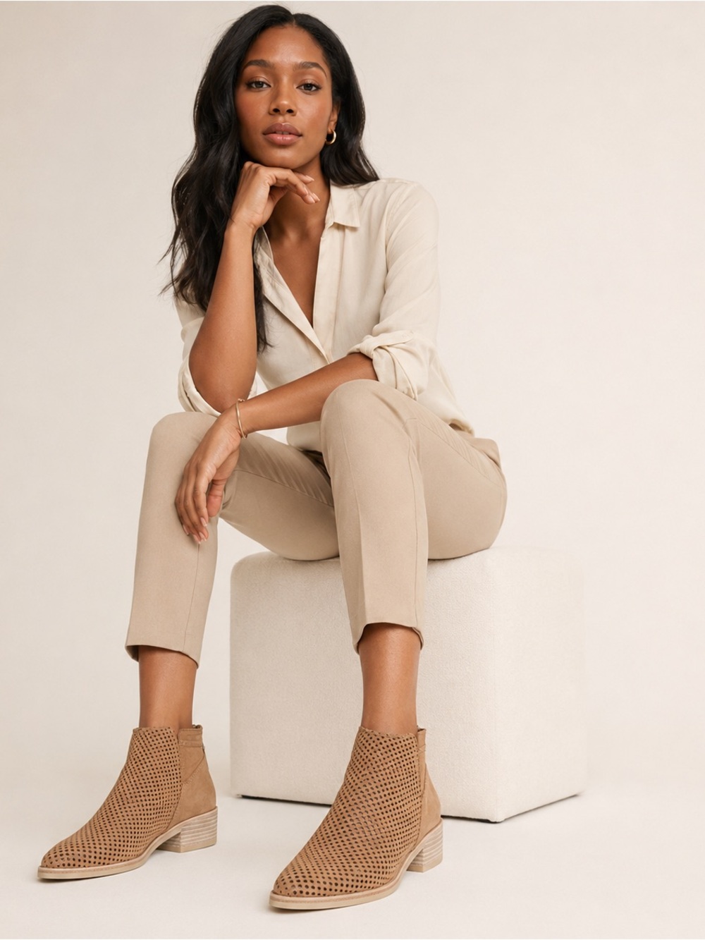 Dolce Vita Tommi Perforated Bootie‎ TAN NUBUCK Womens Size 7.5 Heeled Ankle.